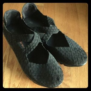 ▪️Bernie Mev Black Strappy Wedge Shoes 40▪️